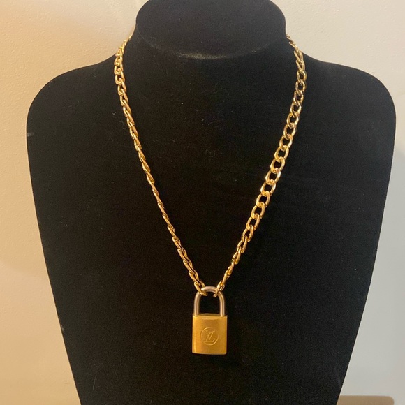 Louis Vuitton #226 Lock & Chain no key - Picture 3 of 7